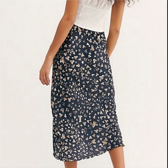 Free People Kendall Satin Slip Midi Skirt Hearts Slip On Valentine Sz XS - Picture 14 of 14